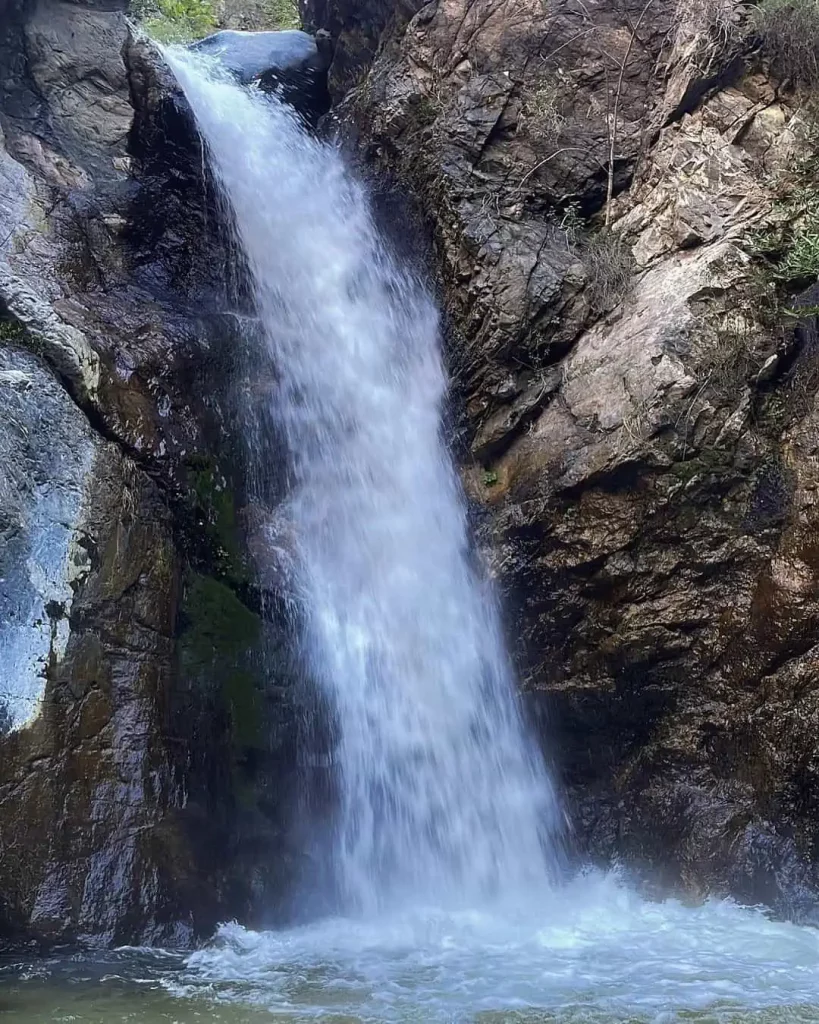 Eaton Canyon Falls - hiking trails with waterfalls in los angeles