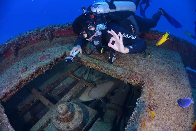 Scuba diving in costa rica with shipwrecks exploring
