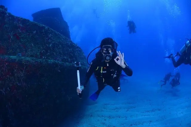 Shipwreck exploring while Scuba Diving in costa rica